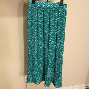 Zara Floral Pleated Skirt in Size Small.